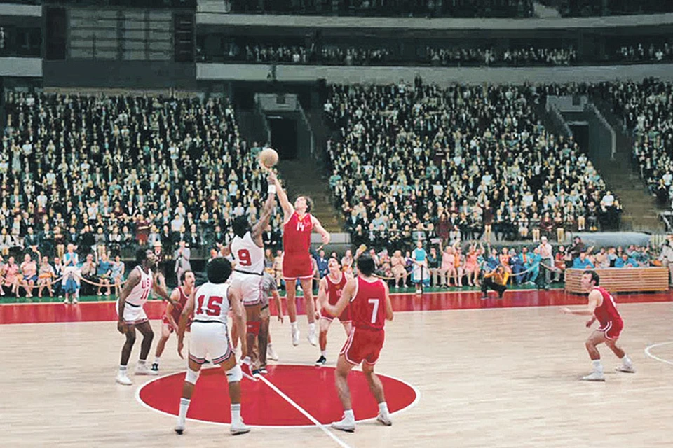 Зрелищный фильм «Движение вверх» о противостоянии сборных СССР и США по баскетболу на Мюнхенской Олимпиаде 1972 года возглавил движение вверх отечественного кинематографа. Фото: Кадр из фильма