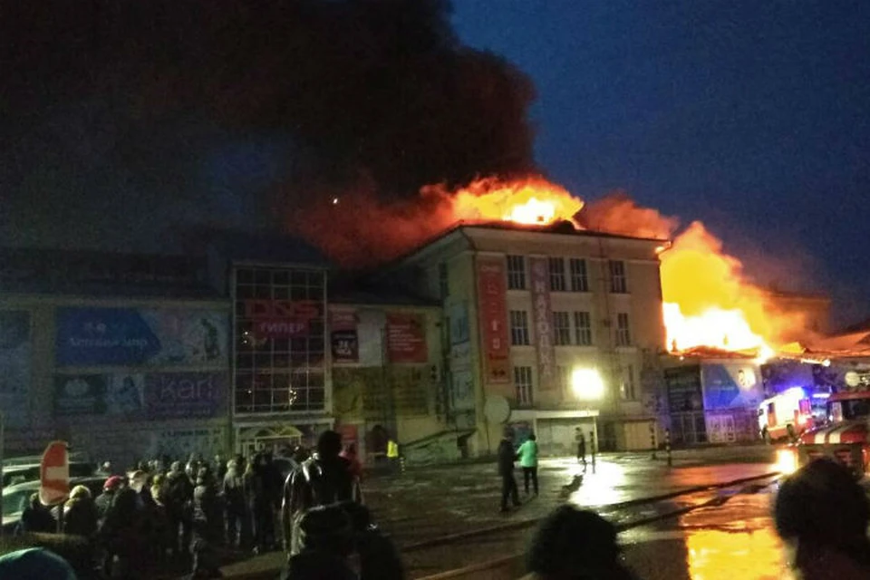 Торговый центр в Ангарске горел из-за грубых нарушений пожарной безопасности. Фото: группа "ДТП 38RUS".