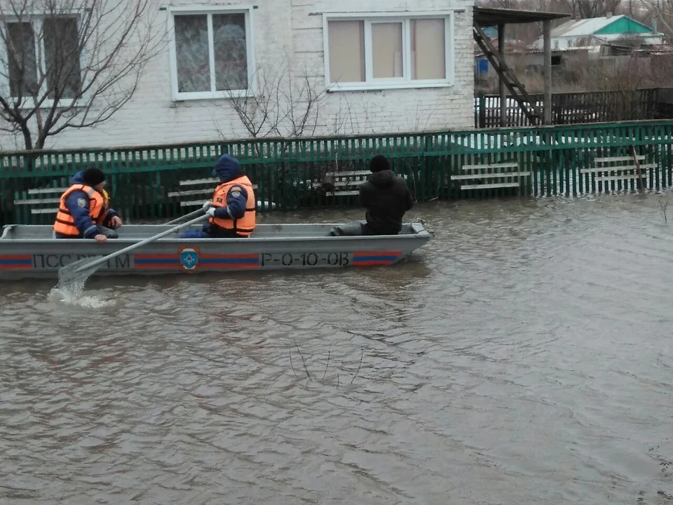 Спасатели не шли, а плыли по улицам хутора Кружилинский