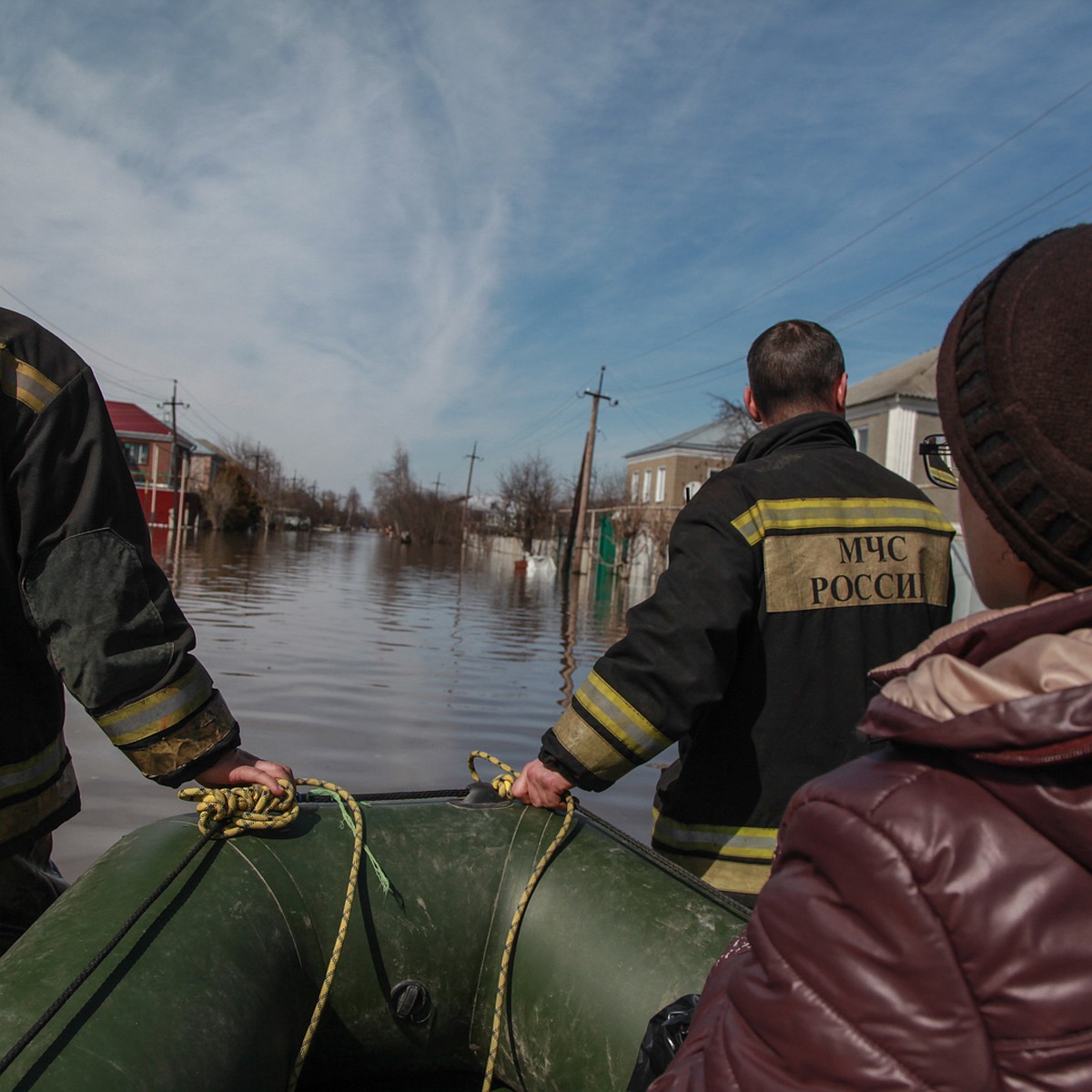 Паводок в Воронежской области: как жители Калача спасали детей и домашних  животных - KP.RU