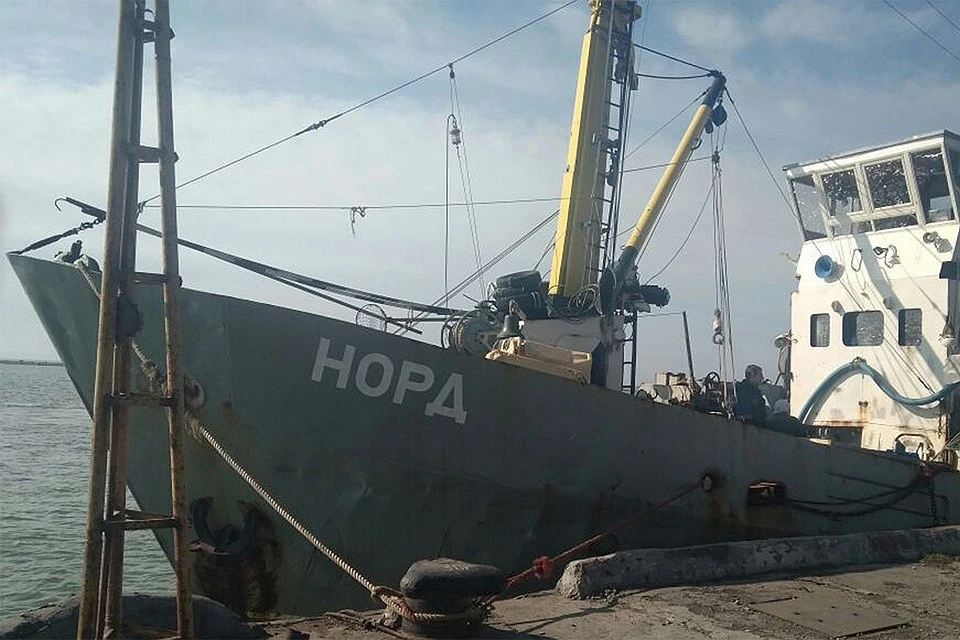 На борту керченского рыболовецкого судна «Норд» вот уже почти две недели заперты девять человек. Фото: пресс-служба Госпогранслужбы Украины.