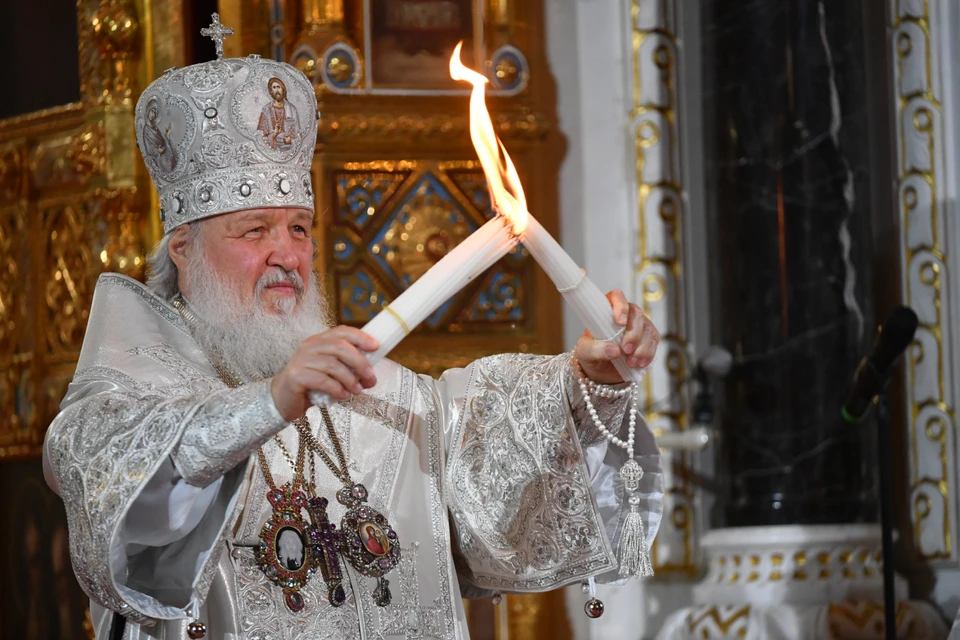 Патриарх Кирилл во время праздничного пасхального богослужения в храме Христа Спасителя.