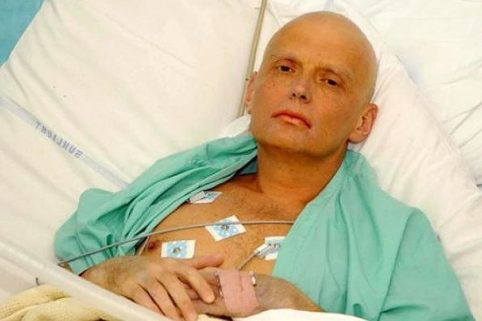 Экс-сотрудник ФСБ Александр Литвиненко бежал в Великобританию в 2000-м году, а спустя шесть лет скончался. Британцы утверждают, что он был отравлен радиоактивным полонием-210.