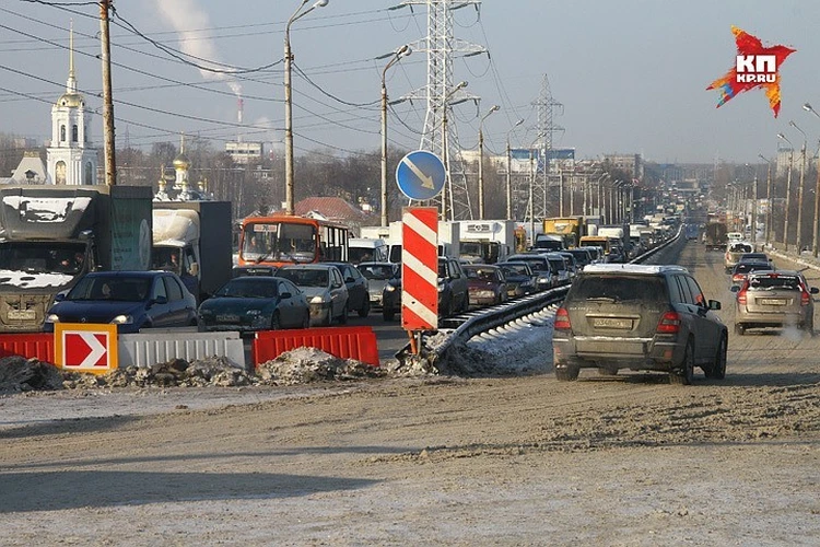 Нижегородцы пересаживаются на автобусы — Мызинский мост закрыли для автомобилей