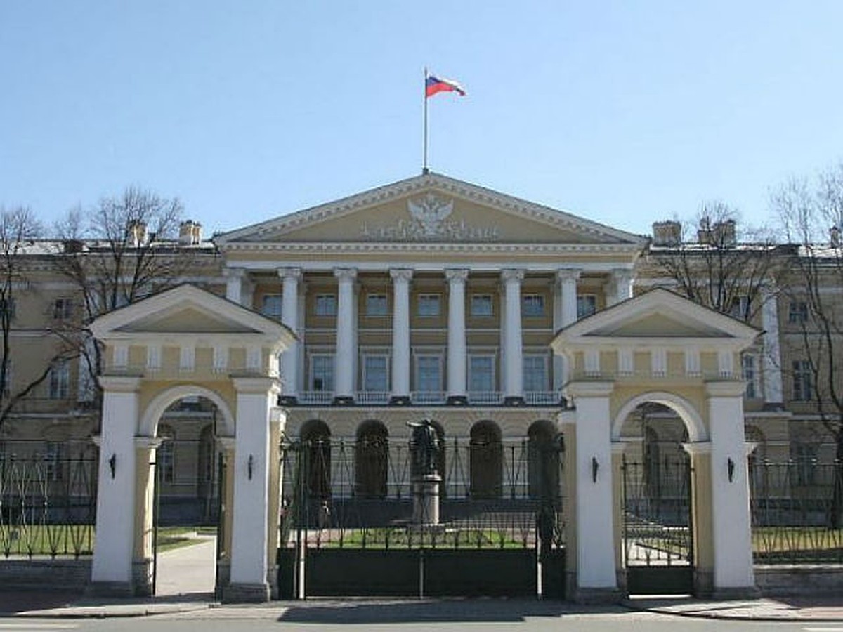 здание смольного в санкт петербурге