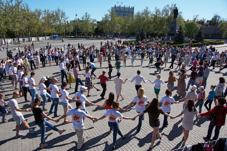 Севастополь празднует День танца.