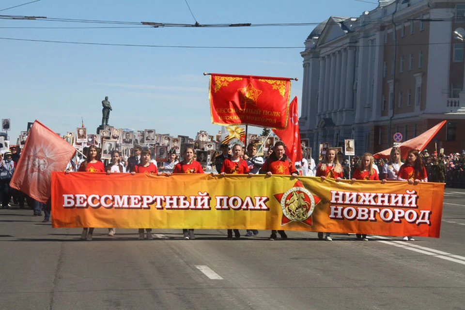 30 тысяч нижегородцев прошли в "Бессмертном полку" в Нижнем Новгороде 9 мая 2018 года