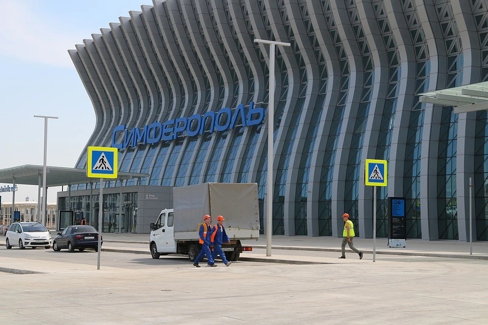 Новый терминал принимает пассажиров с 16 апреля 2018 года.