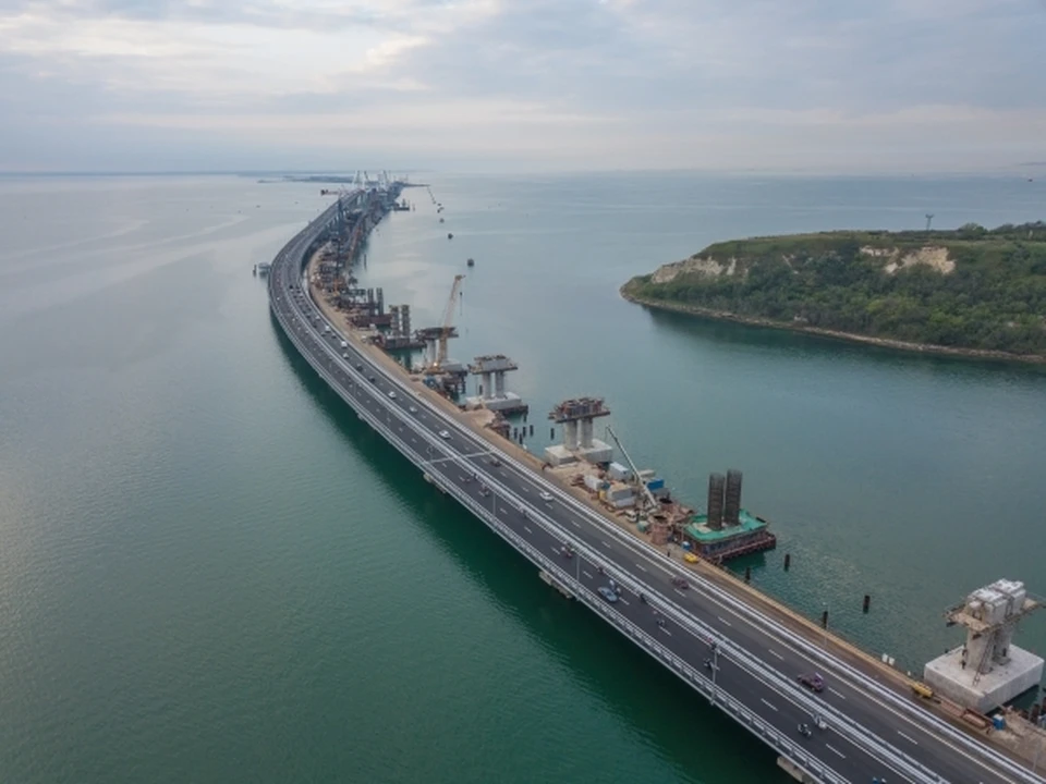 Длина Крымского моста 19 км, проезд по нему бесплатный