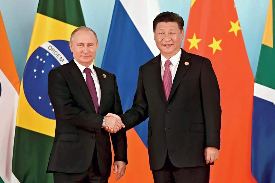 10 ноября 2017 г. Президент РФ Владимир Путин и лидер КНР Си Цзиньпин в ходе саммита АТЭС во вьетнамском Дананге. Это пятая по счету встреча лидеров в 2017 году