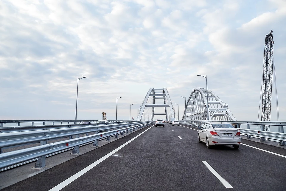 Движение по автомобильной части моста запустили 16 мая.