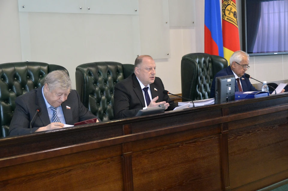 Заседание прошло под председательством спикера Сергея Голубева. Фото: пресс-служба ЗСТО