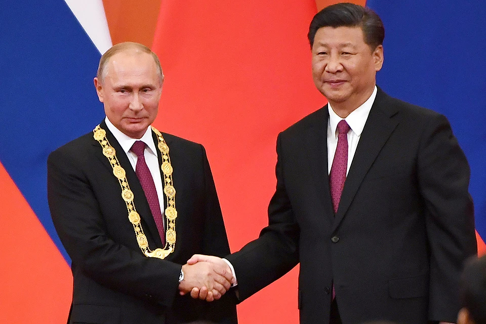 Председатель КНР Си Цзинпин вручил Владимиру Путину Орден Дружбы.