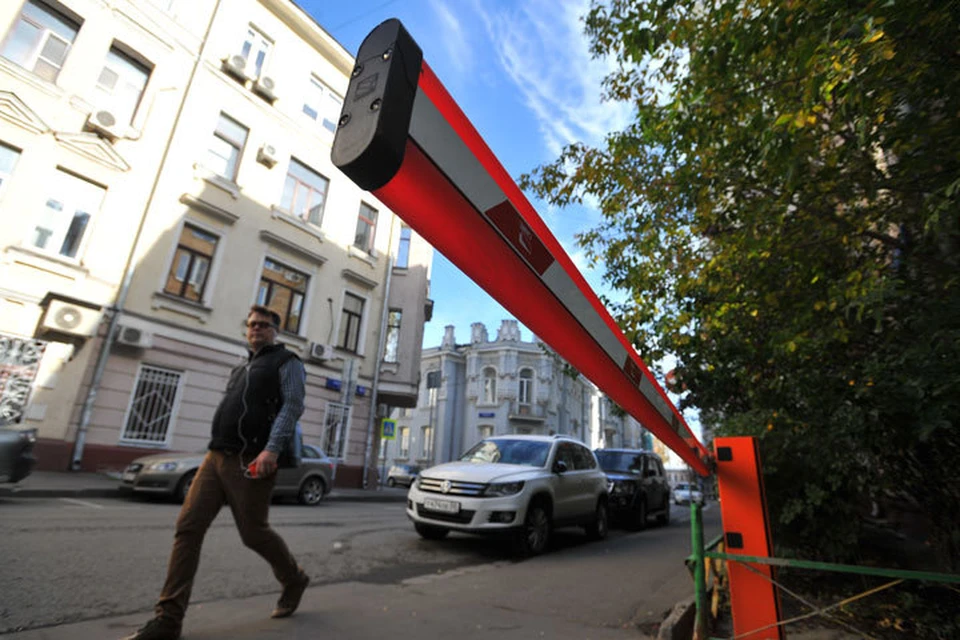 Разъясняем, новые правила установки шлагбаума в Москве