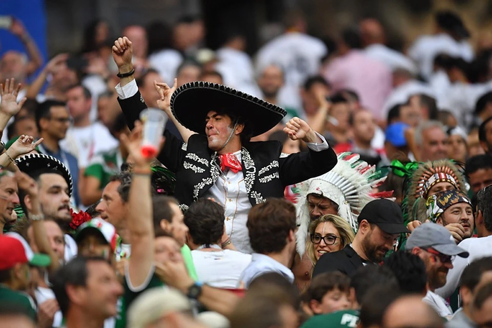 Мексиканские болельщики ликуют после гола своей сборной