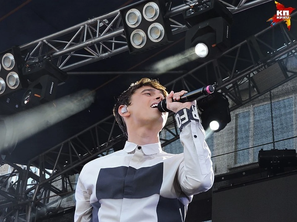 Поздравить сыктывкарских выпускников приехал певец Alekseev