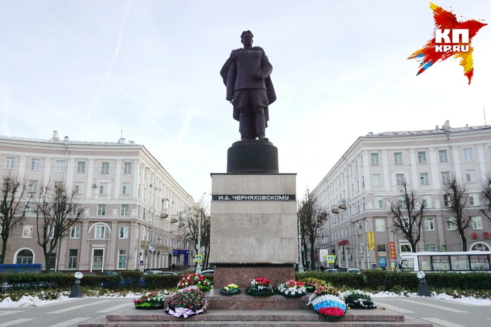 Памятник черняховскому в воронеже фото