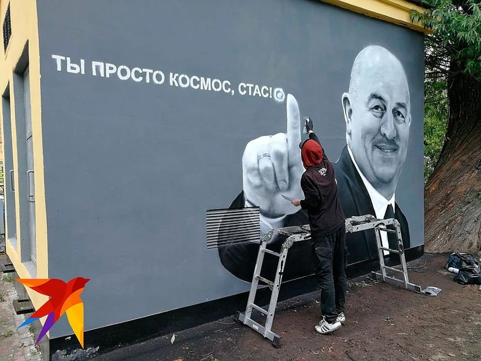 Граффити с Черчесовым разрешили оставить до ноября.