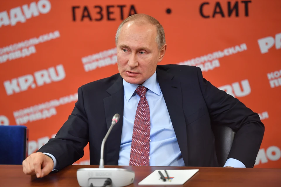 Владимир Путин, во время визита в редакцию "Комсомольской правды".