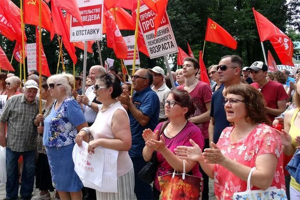 На митинг пришли люди разных возрастов и убеждений
