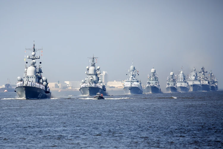 Как в Петербурге прошел ВМФ-2018: президента встречали под крики «Ура!», а вьетнамский оркестр сыграл «Катюшу»