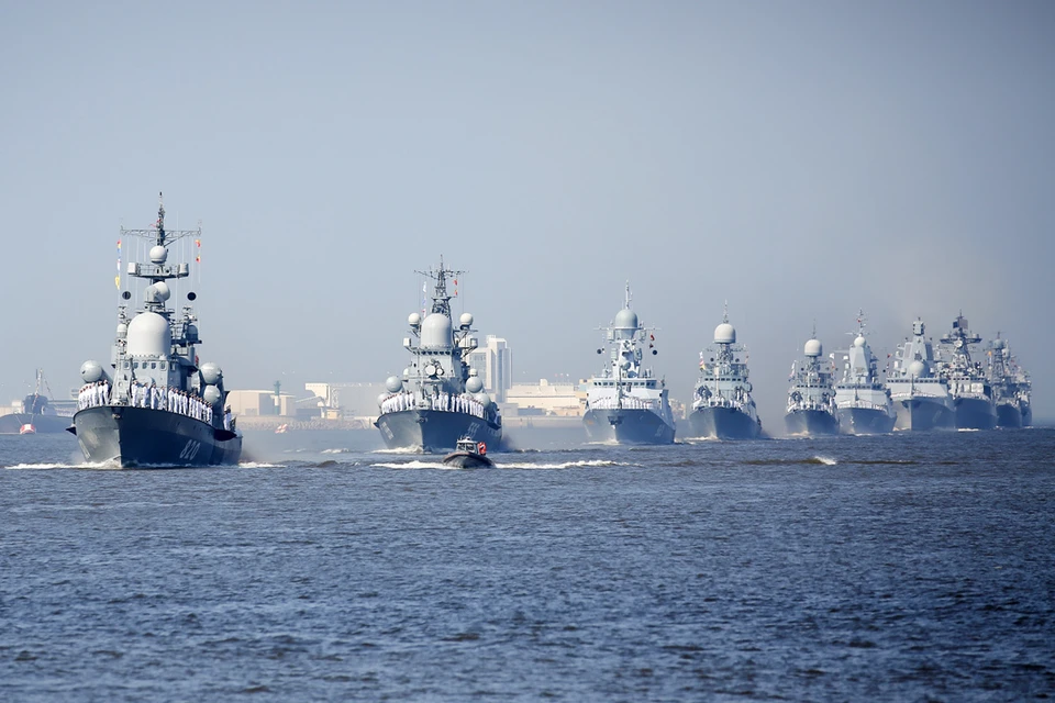 Мощь российского флота продемонстрировали на празднике День ВМФ 2018.