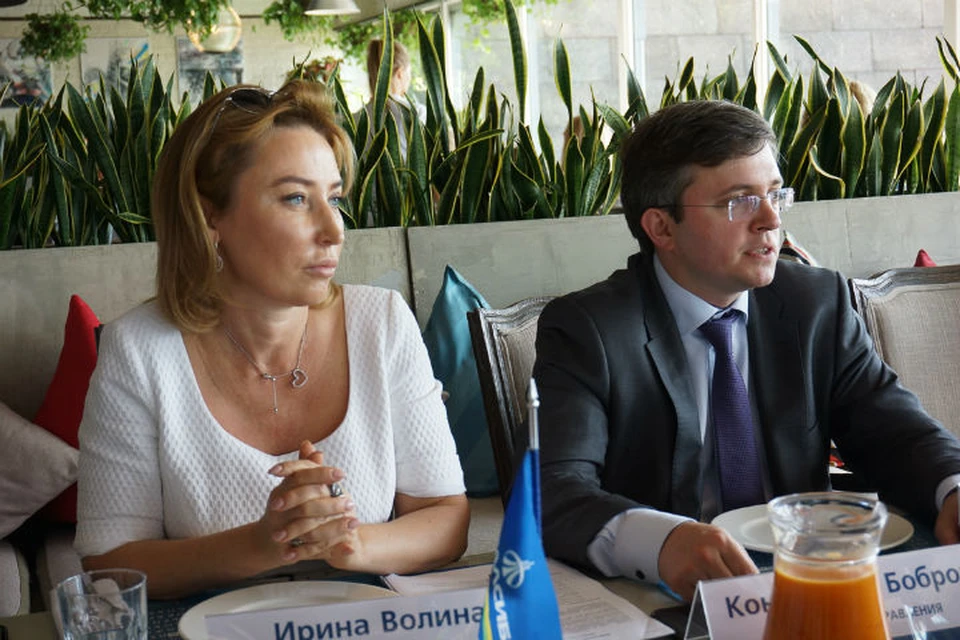 Константин Бобров - Председатель Правления Банка, Ирина Волина - Вице-президент по связям с общественностью. Фото предоставлено пресс-центром ПАО "БАНК-УРАЛСИБ"