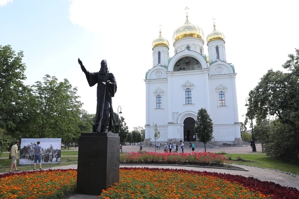 Памятник установлен возле храма. И это не случайно!. Фото: Александр Быков