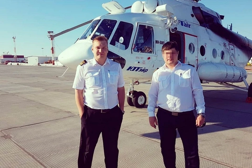 Командир вертолета Ми-8 Александр Кононов с товарищем по летному цеху. Фото: страница Александра Кононова в социальной сети