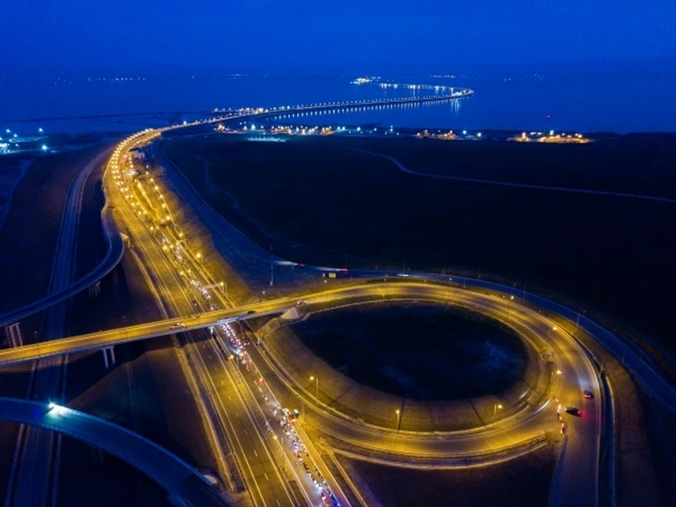 Бьём рекорды: за сутки по Крымскому мосту проехали более 32 тыс автомобилей