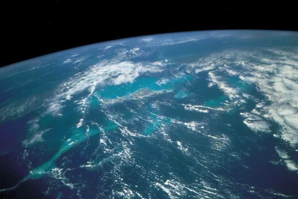 Океаны разбросаны по космическому пространству.