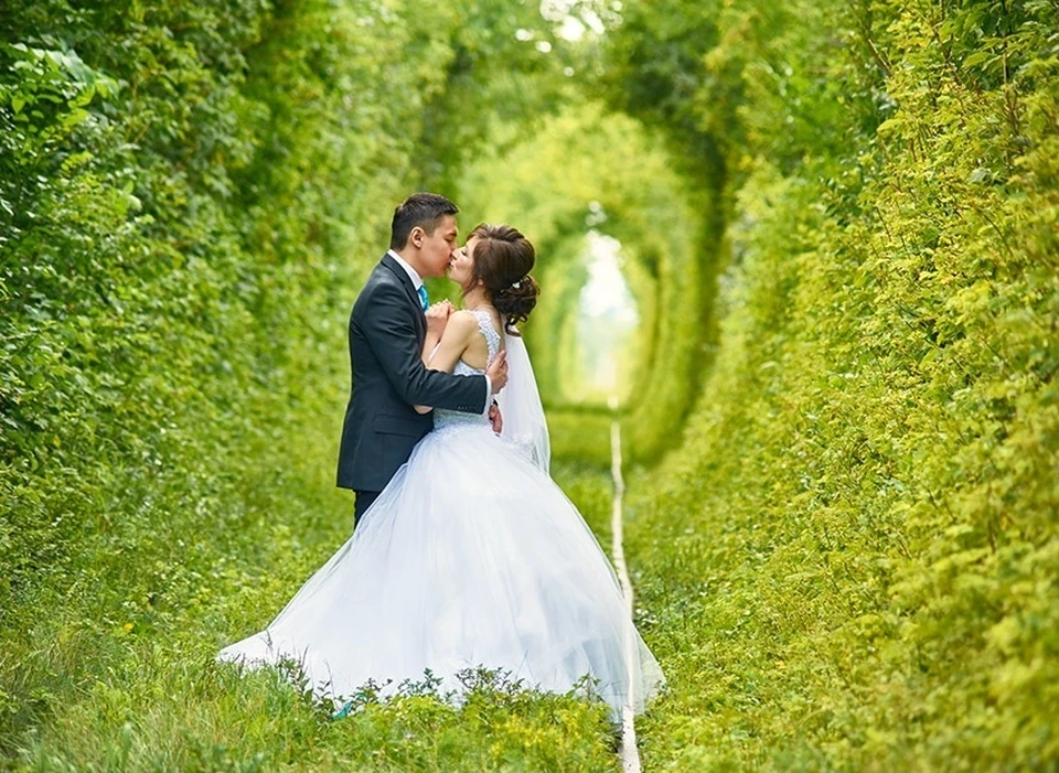 Лучшего места для свадебных фото не придумаешь. Фото: Денис ПЫРКОВ.