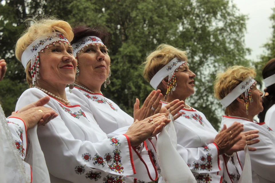 Представители этнических общих и диаспор, живущих в Коми, облачились в национальные одеяния