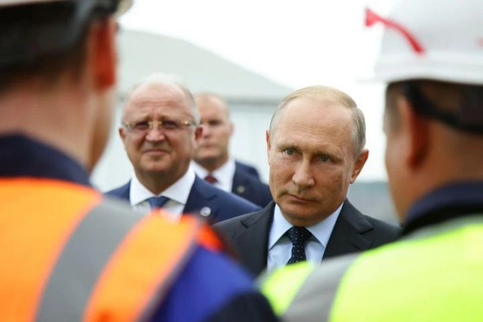 Владимир Путин встретился с горняками разреза «Черниговский» в Кузбассе. Фото: АКО