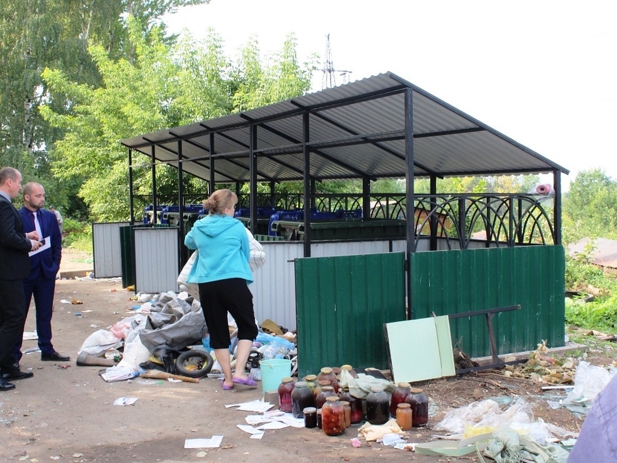 Ярославцы жалуются на переполненные мусорные баки и заваленные отходами  контейнерные площадки - KP.RU