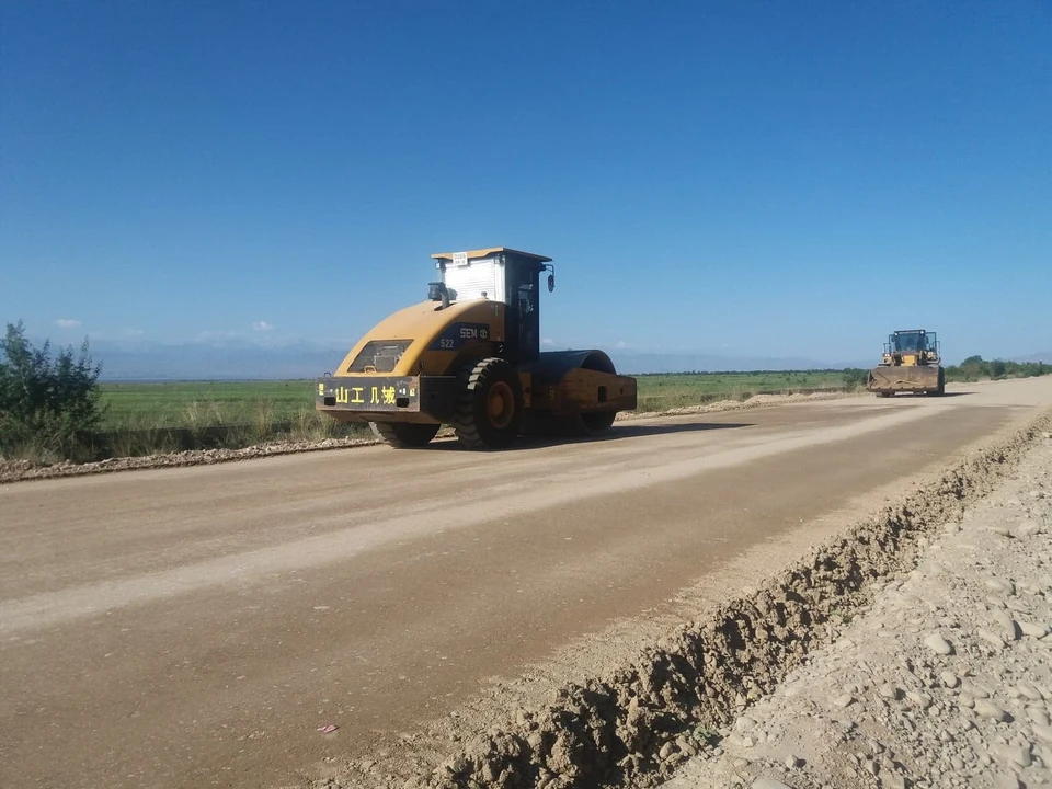 Дорогу начали реконструировать еще в 2015 году. Общая сметная стоимость проекта почти 7 млрд сомов.