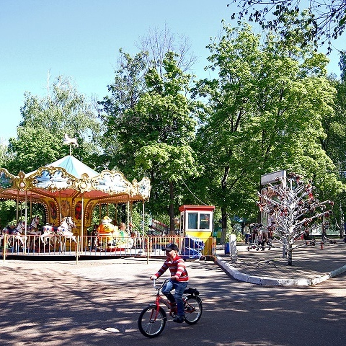 Фото парка гафури. Парк Мажита Гафури. Парк Мажита Гафури в Уфе. Парк Якутова. Уфимский парк Якутова.