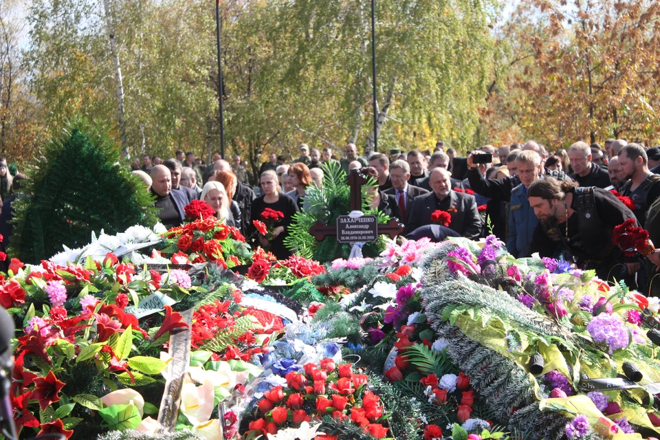 На кладбище «Донецкое море» прошел молебен по случаю сорока дней с момента гибели первого Главы ДНР