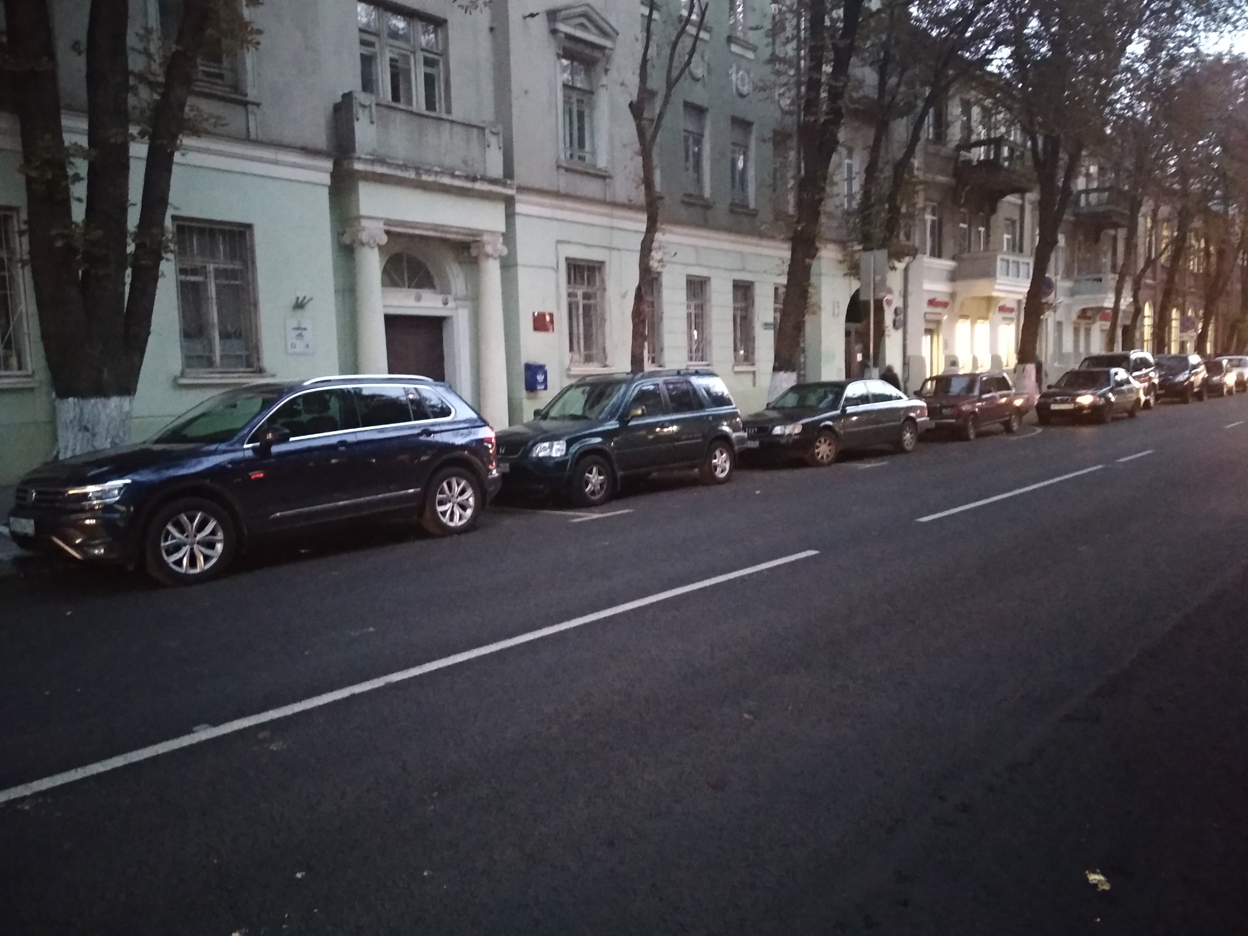 Платить нужно по будним дням с 08.00 до 20.00