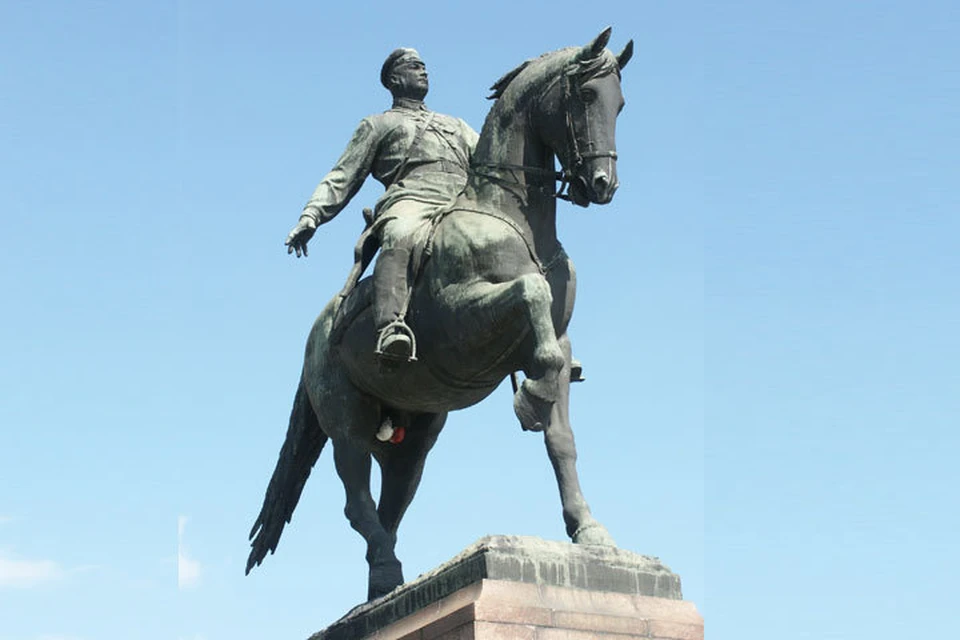 Вандалы осквернили памятник