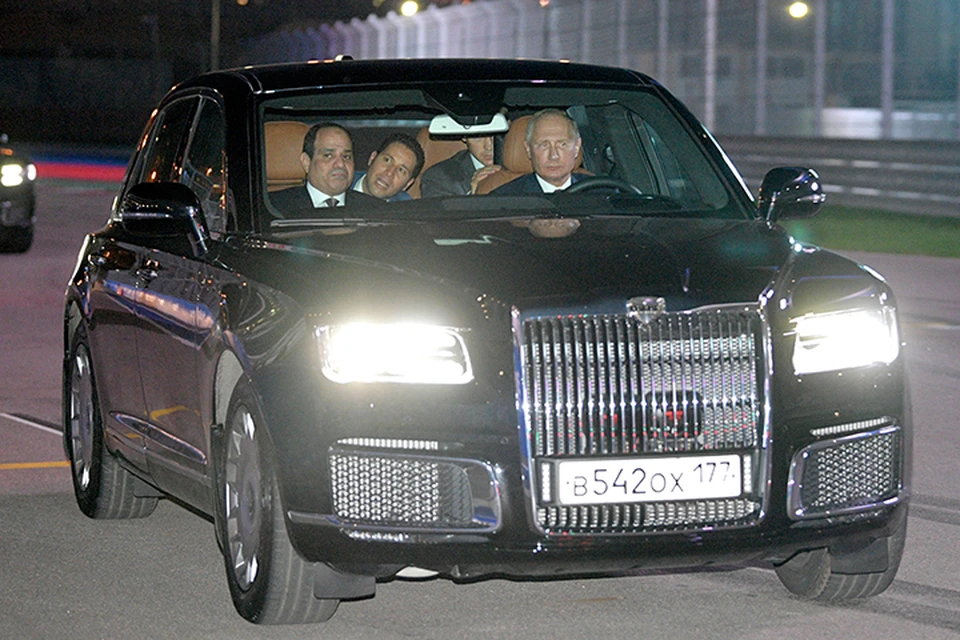 Путин довез коллегу до сочинского автодрома на своем новом лимузине «Сенат». Фото: Алексей Дружинин/ТАСС