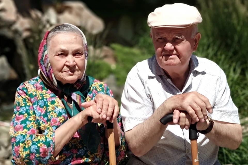Супруги Елена Федоровна и Анатолий Николаевич Алпатовы вместе уже 60 лет. Фото: архив семьи.