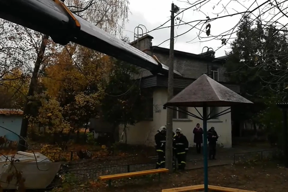 На детский сад в Нижнем Новгороде упал автокран