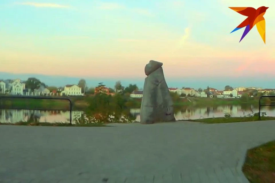Скульптура стояла в самом конце набережной Степана Разина