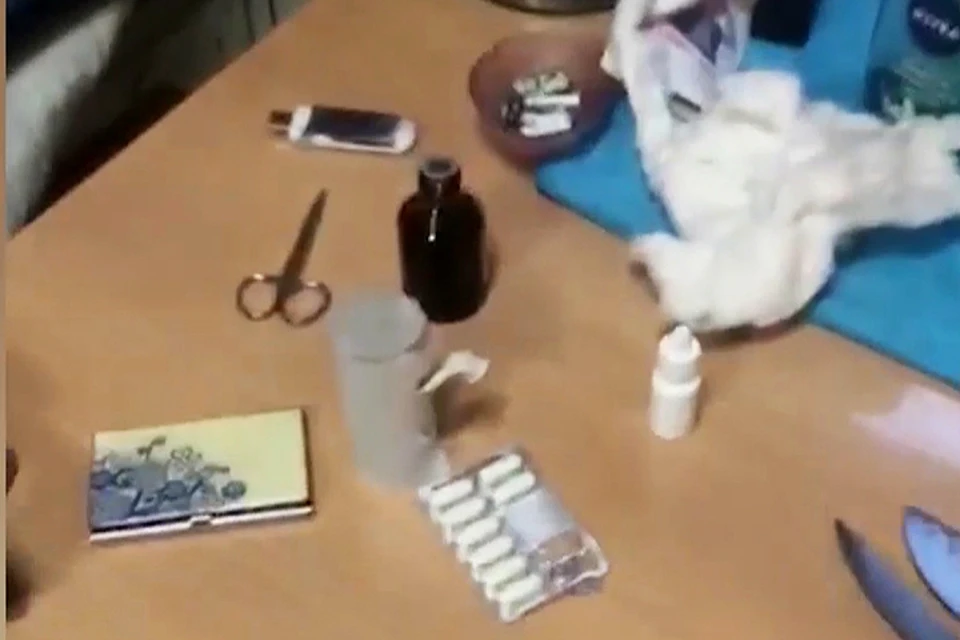 По палатам валялись компоненты для изготовления наркотиков. Фото: скрин с оперативного видео МВД.