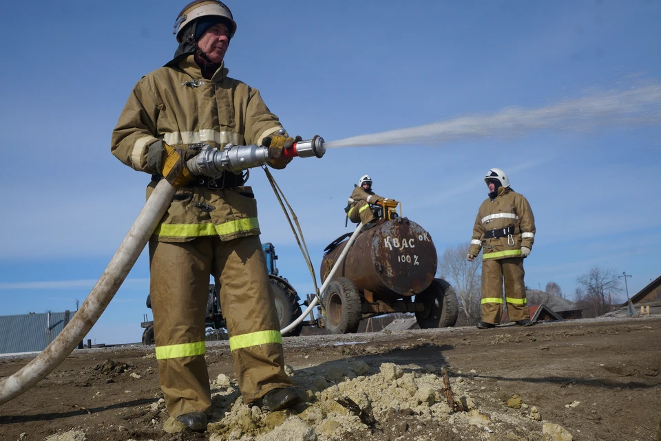 У псковских пожарных добровольцев и техника есть, и людей много, чтобы защитить далекие деревни от огненной стихии.