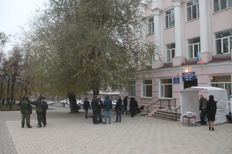 11 ноября в Донецке. Избирательные участки только открылись