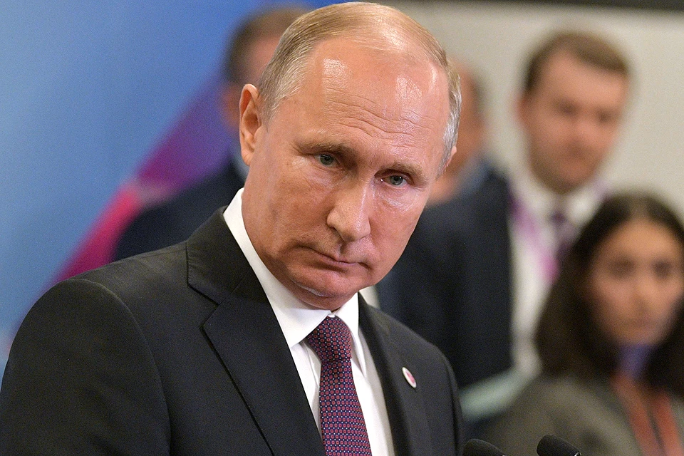 Владимир Путин во время своей пресс-конференции по итогам саммита АСЕАН.