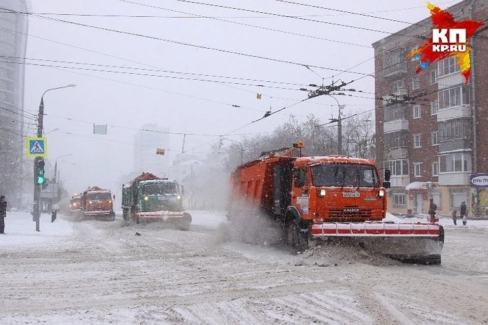 Основным помощником в борьбе со снегом в городе будут три новых комбинированных дорожных машины, переданные из Москвы в Тверь Фото: архив "КП"