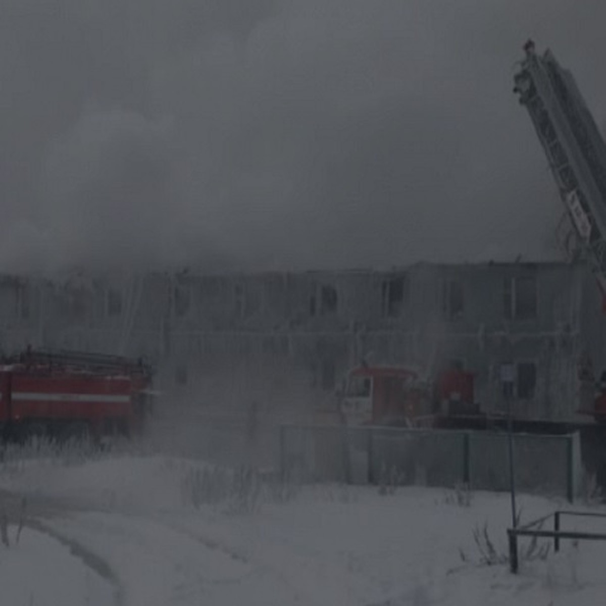 Пожар в жилом доме Нового Уренгоя: один погиб, двое в больнице, еще семь  лечатся амбулаторно - KP.RU